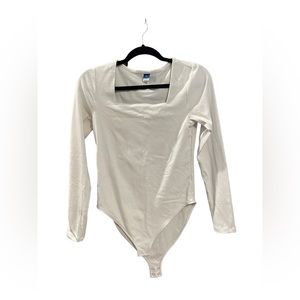 Medium Old Navy White/Off-White Ribbed Bodysuit w/ Square Neck & Button Clasp